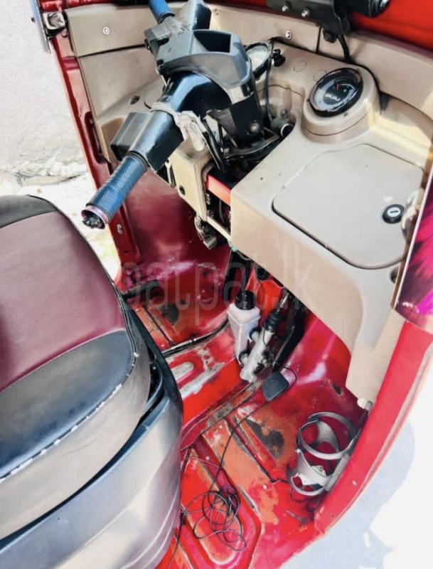 Bajaj 4 stroke 2016 - பயன்படுத்தப்பட்டது முச்சக்கர வண்டி sale in Sri Lanka - patpat.lk