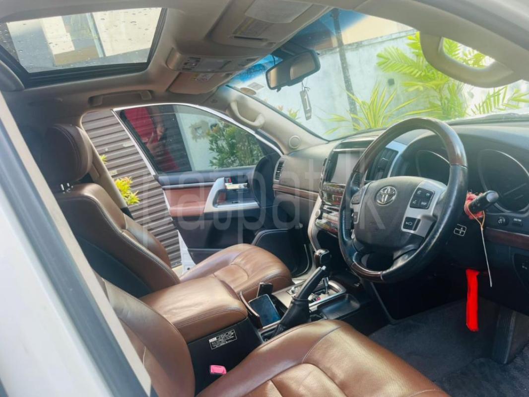 Toyota Land Cruiser Prado 2015 - பயன்படுத்தப்பட்டது SUV sale in Sri Lanka - patpat.lk