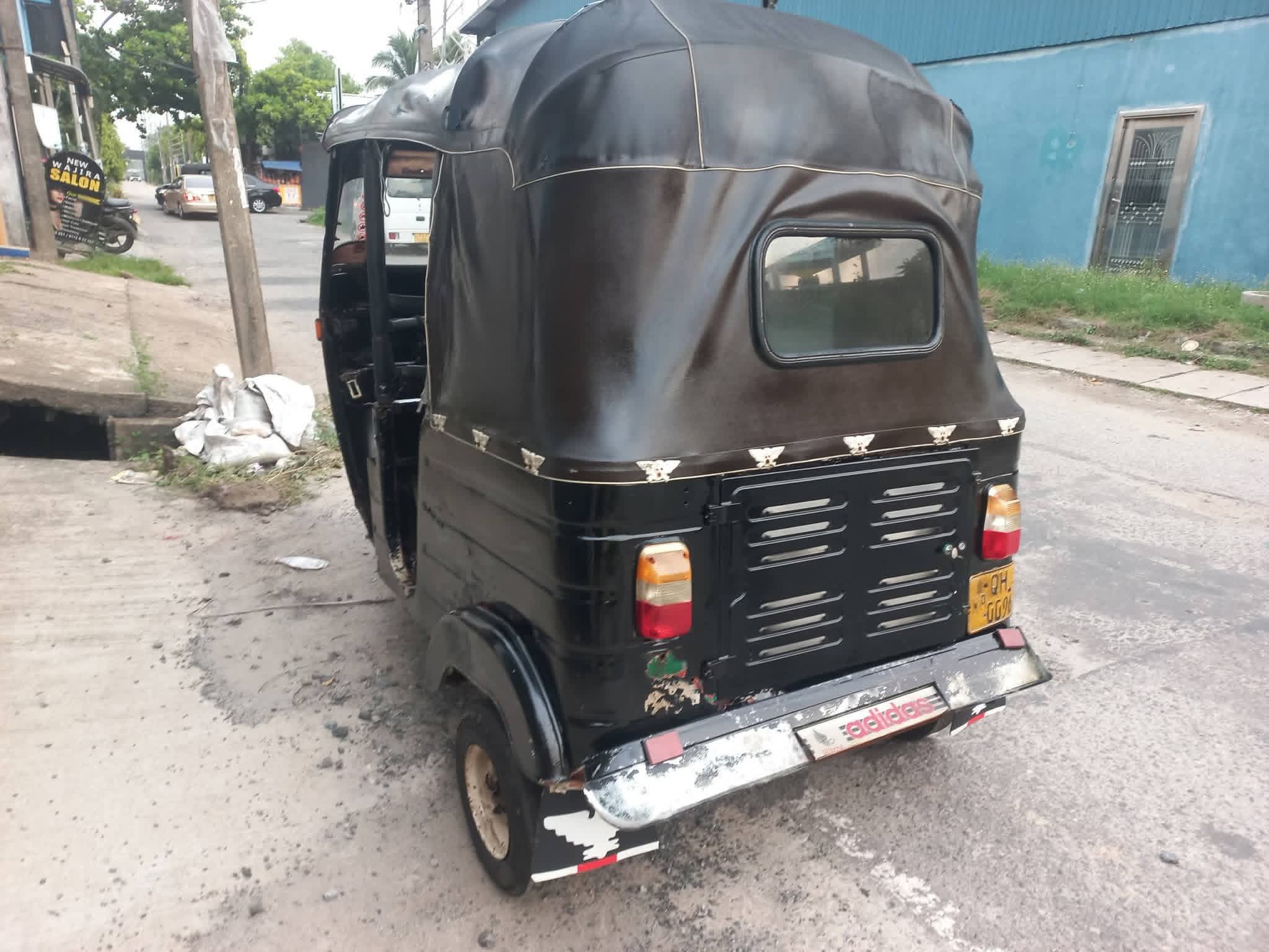 Bajaj Three Wheel 2006 - பயன்படுத்தப்பட்டது முச்சக்கர வண்டி sale in Sri Lanka - patpat.lk