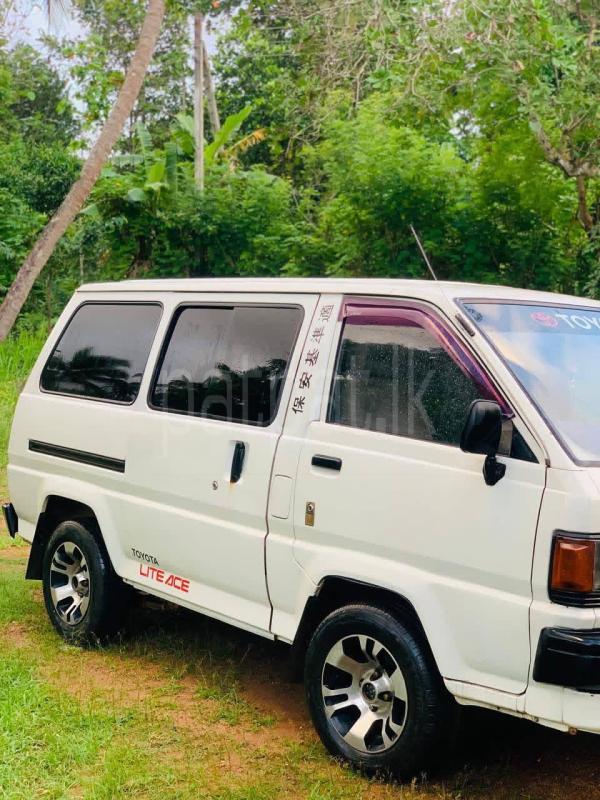 Toyota LITE ACE  1990 - பயன்படுத்தப்பட்டது வேன் sale in Sri Lanka - patpat.lk