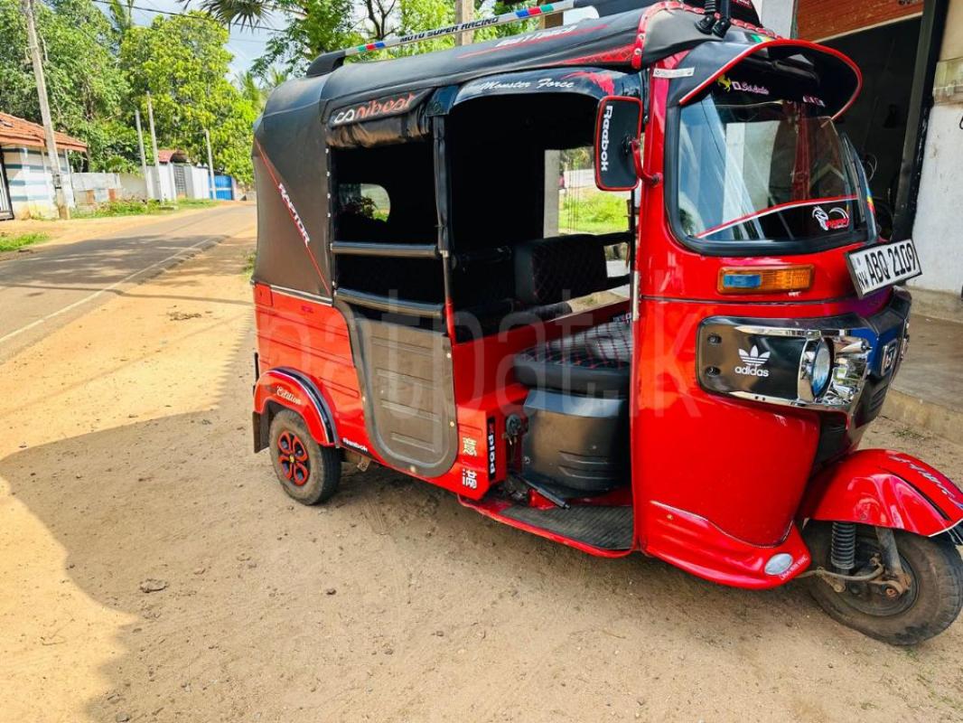 Bajaj Three Wheel 2017 - பயன்படுத்தப்பட்டது முச்சக்கர வண்டி sale in Sri Lanka - patpat.lk