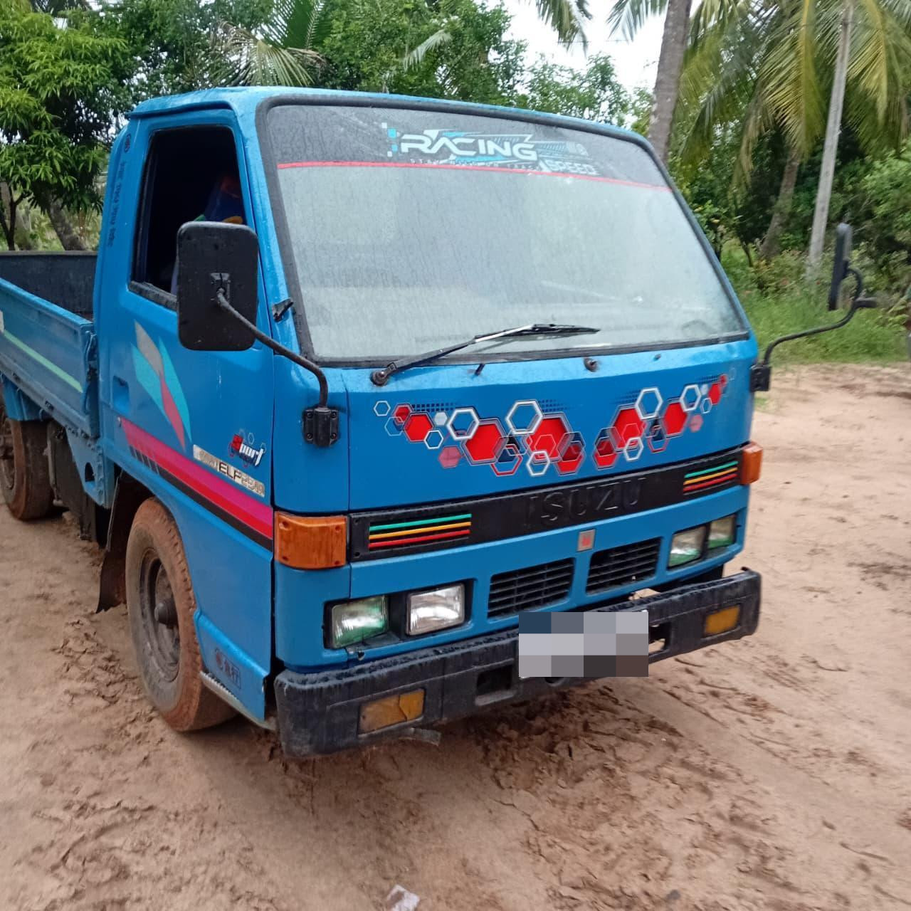 Isuzu NKR 1984 - பயன்படுத்தப்பட்டது டிரக் sale in Sri Lanka - patpat.lk