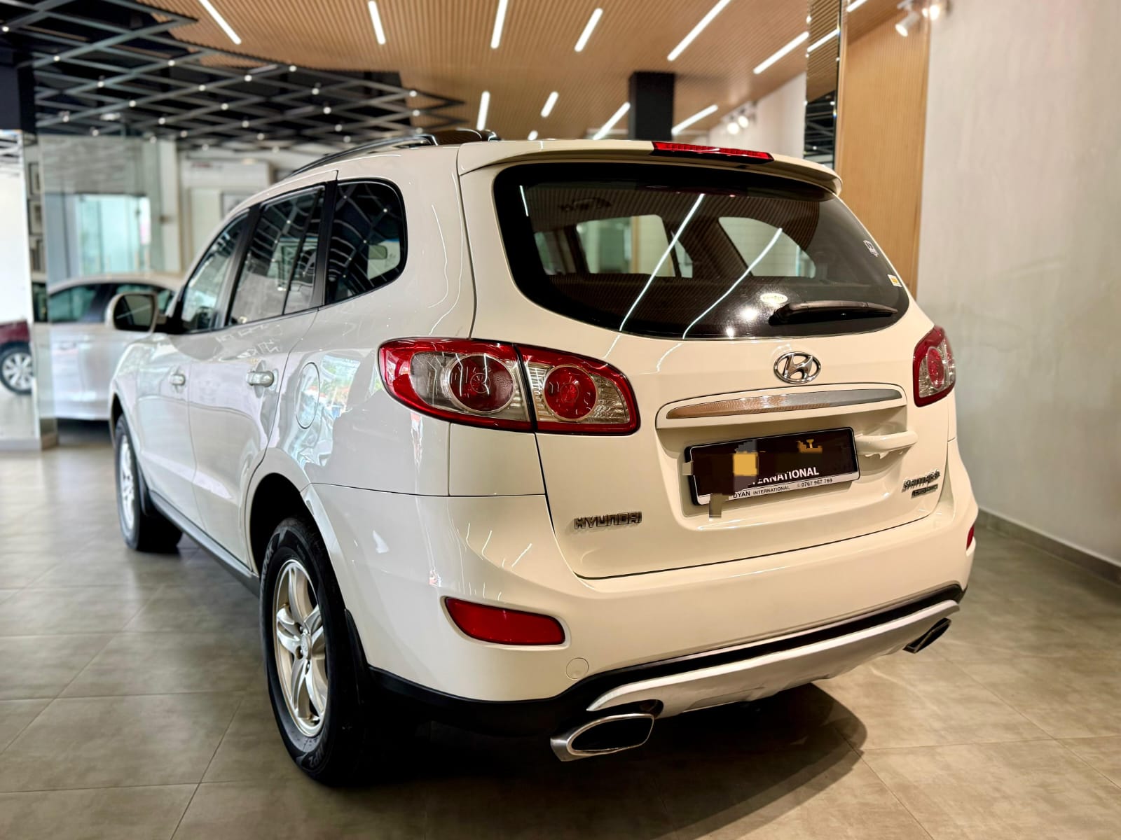 Hyundai Santa Fe 2011 - பயன்படுத்தப்பட்டது SUV sale in Sri Lanka - patpat.lk