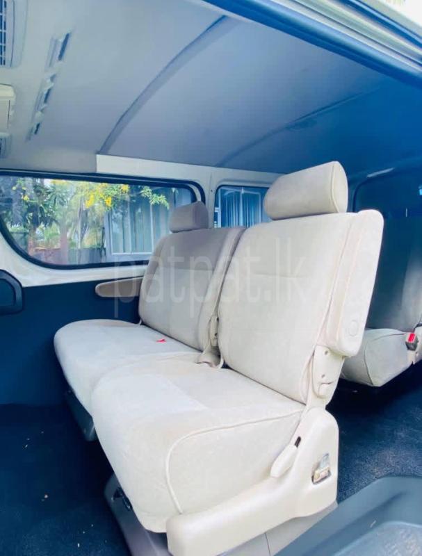 Toyota Hiace 2017 - பயன்படுத்தப்பட்டது வேன் sale in Sri Lanka - patpat.lk