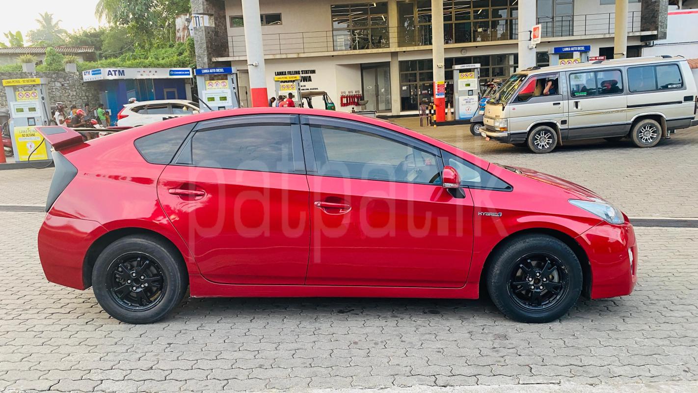 Toyota Prius 2011 - பயன்படுத்தப்பட்டது கார் sale in Sri Lanka - patpat.lk