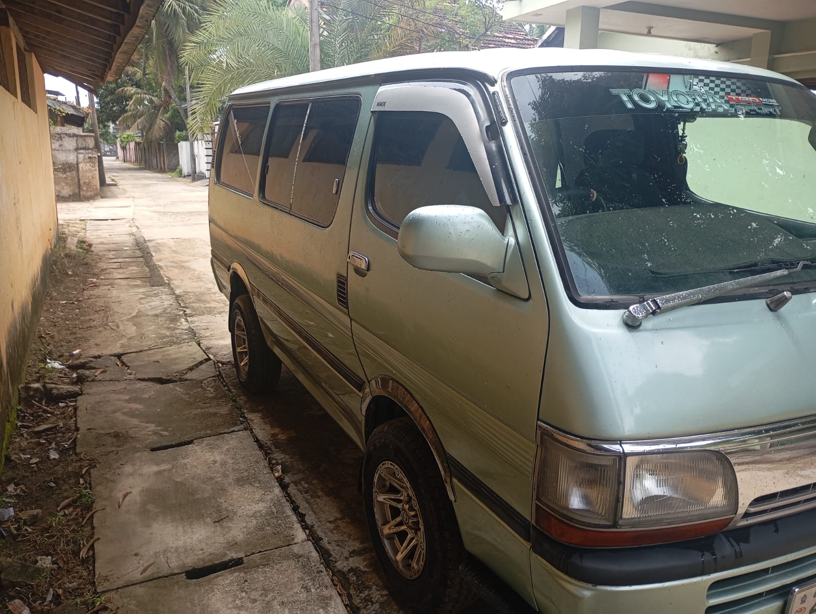 Toyota Hiace 2000 - பயன்படுத்தப்பட்டது வேன் sale in Sri Lanka - patpat.lk