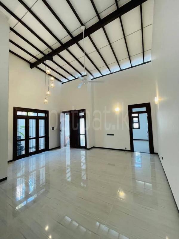House for Sale in Athurugiriya