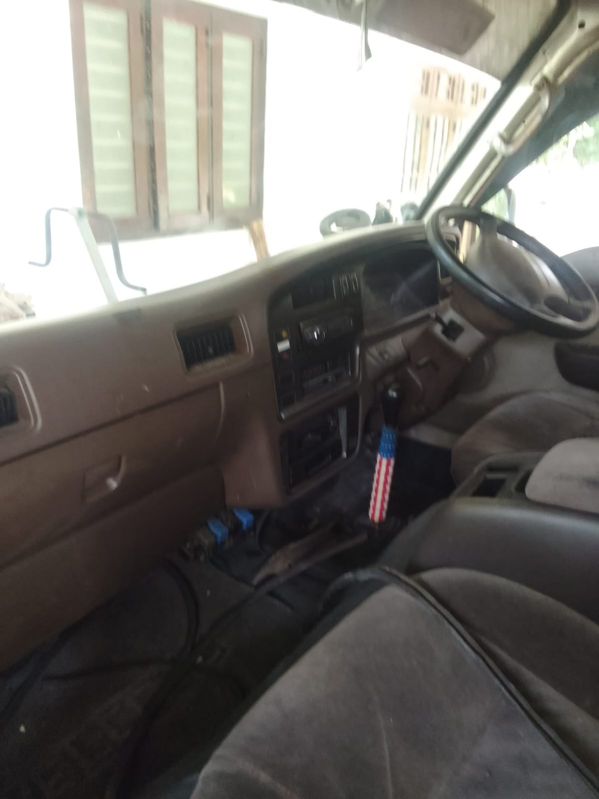 Nissan Caravan 1994 - භාවිතා කරන ලද වෑන් රථය sale in Sri Lanka - patpat.lk