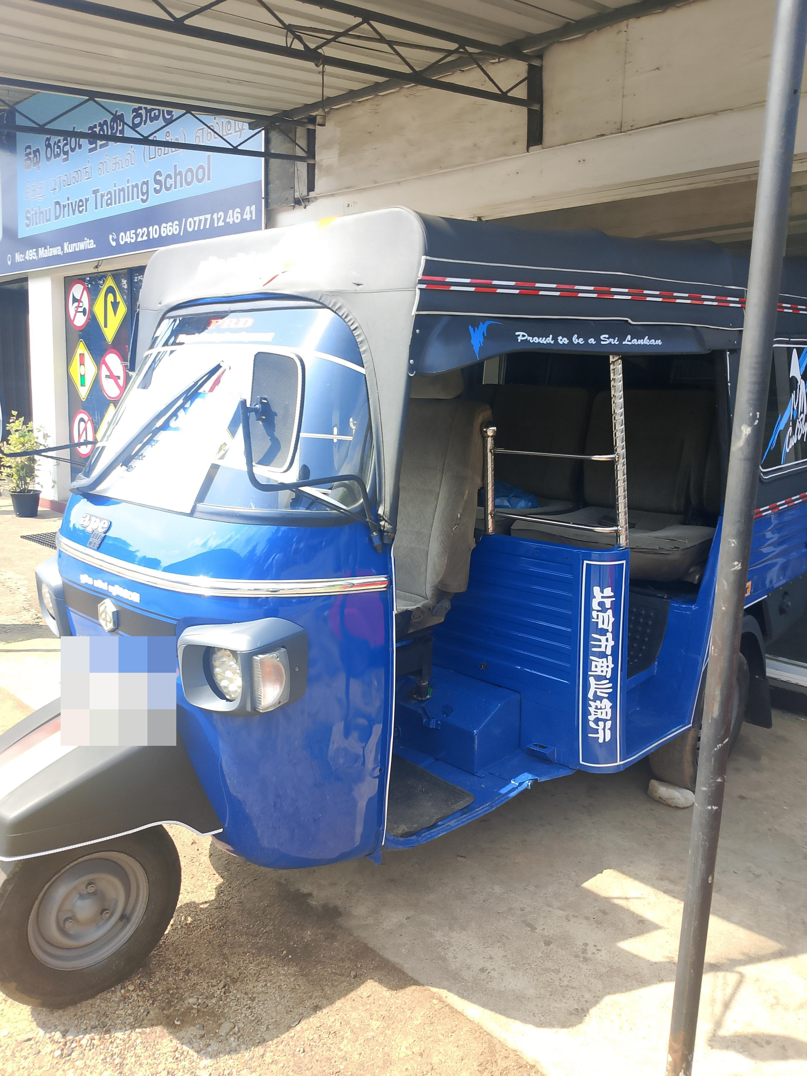 Piaggio Three Wheel 2011 ads-image-1