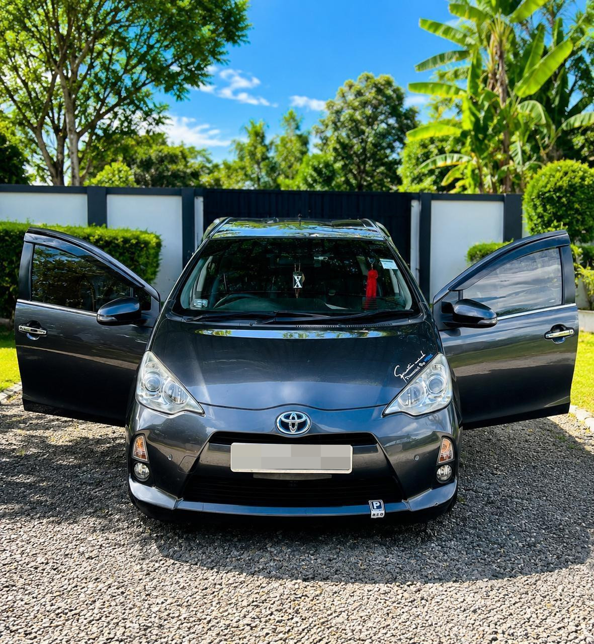 Toyota Aqua 2012 - பயன்படுத்தப்பட்டது கார் sale in Sri Lanka - patpat.lk