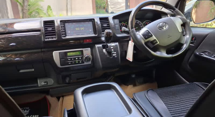 Toyota Hiace 2017 - பயன்படுத்தப்பட்டது வேன் sale in Sri Lanka - patpat.lk