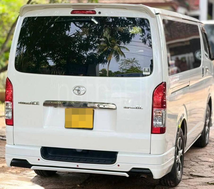 Toyota Hiace 2016 - භාවිතා කරන ලද වෑන් රථය sale in Sri Lanka - patpat.lk