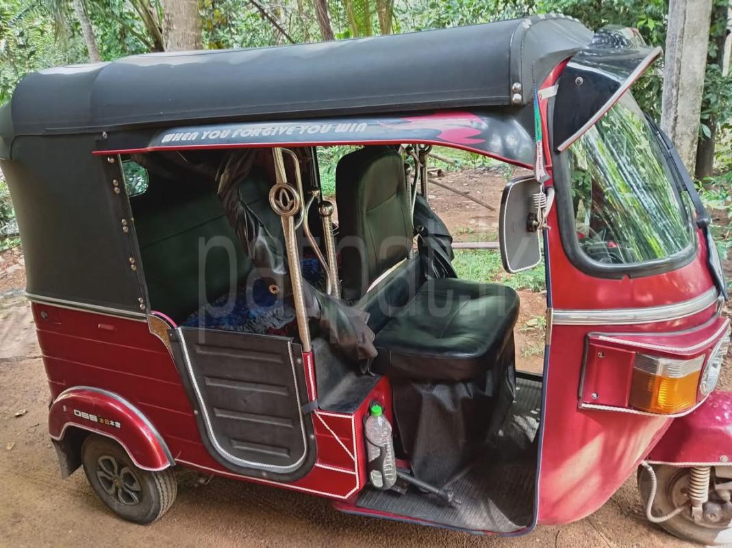 Bajaj Three Wheel 2011 - பயன்படுத்தப்பட்டது முச்சக்கர வண்டி sale in Sri Lanka - patpat.lk