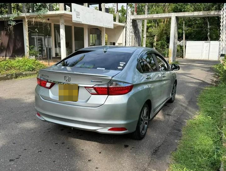 Honda Grace 2016 - பயன்படுத்தப்பட்டது கார் sale in Sri Lanka - patpat.lk