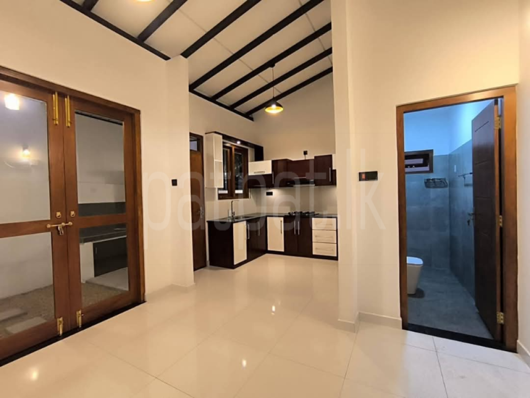 House for Sale in Athurugiriya