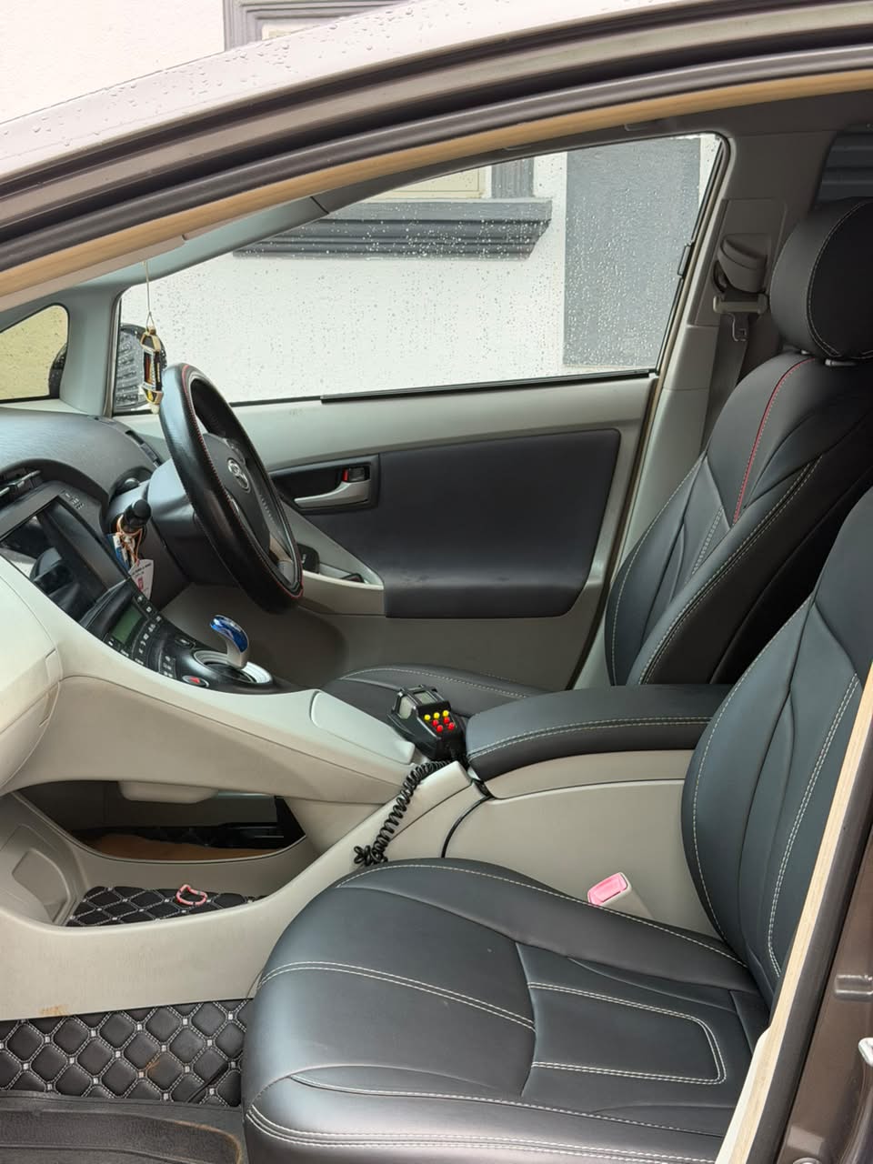Toyota Prius 2011 - பயன்படுத்தப்பட்டது கார் sale in Sri Lanka - patpat.lk