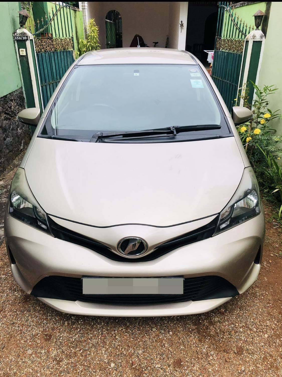 Toyota Vitz 2015 - பயன்படுத்தப்பட்டது கார் sale in Sri Lanka - patpat.lk