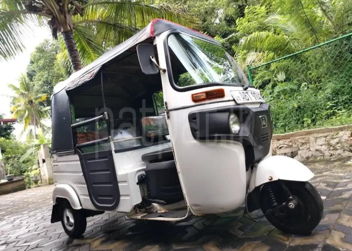 Bajaj 4 stroke 2019 - பயன்படுத்தப்பட்டது முச்சக்கர வண்டி sale in Sri Lanka - patpat.lk