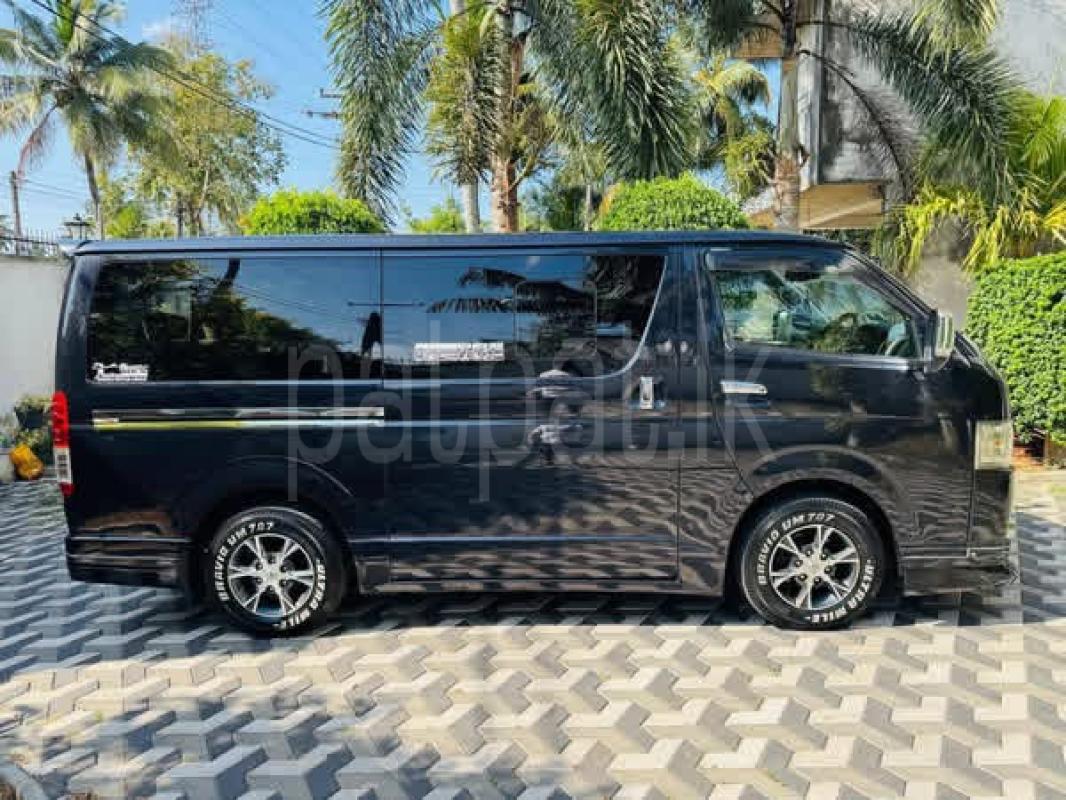 Toyota Hiace 2016 - භාවිතා කරන ලද වෑන් රථය sale in Sri Lanka - patpat.lk