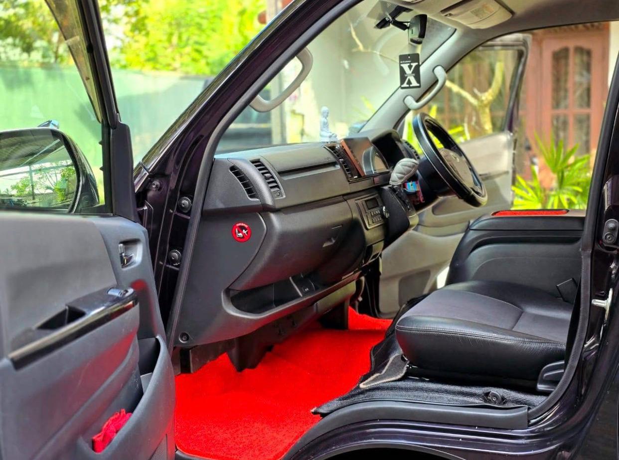 Toyota Super GL 2015 - பயன்படுத்தப்பட்டது வேன் sale in Sri Lanka - patpat.lk