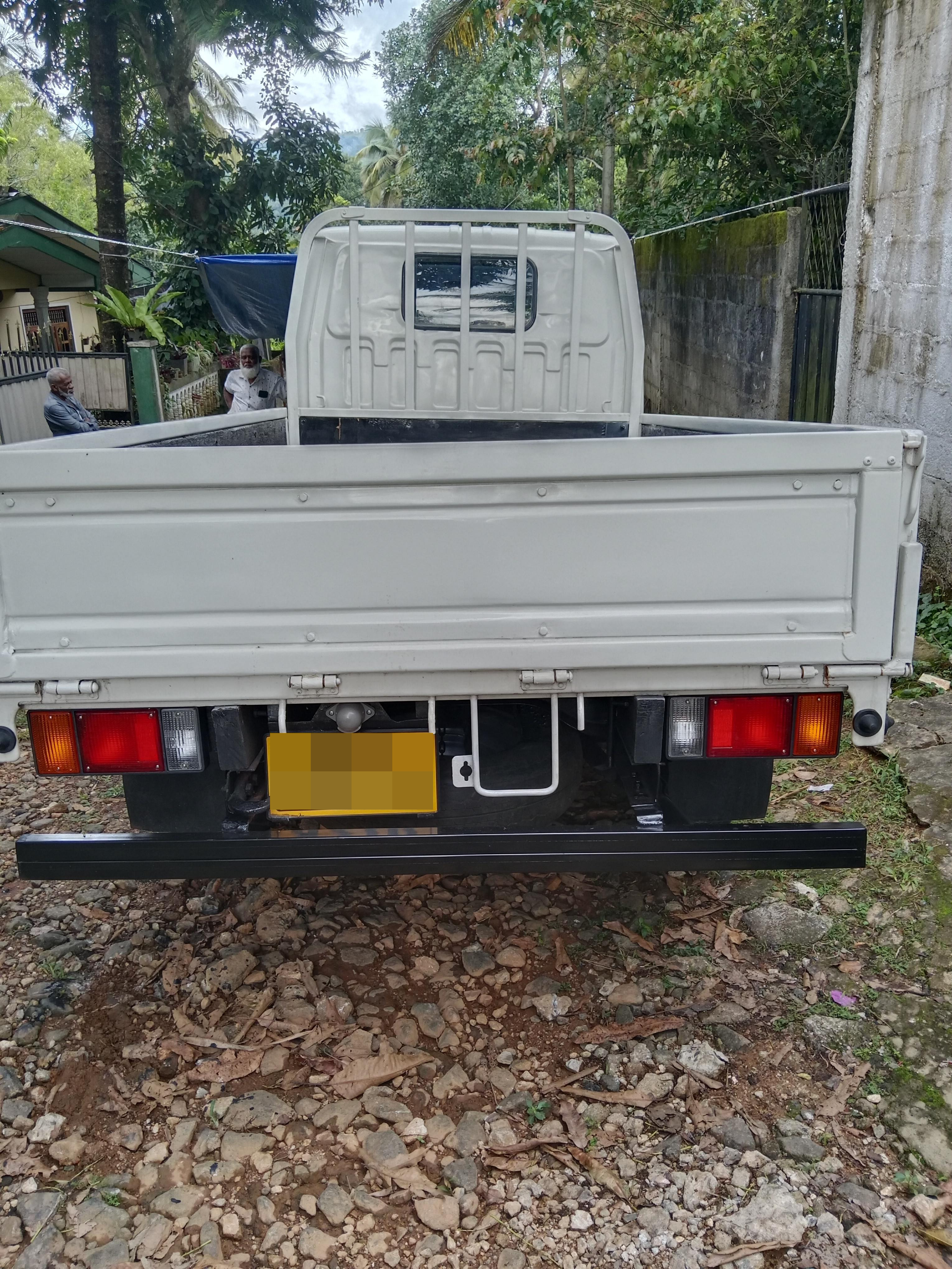 Isuzu ELF 1982 - භාවිතා කරන ලද ට්‍රක් රථය sale in Sri Lanka - patpat.lk