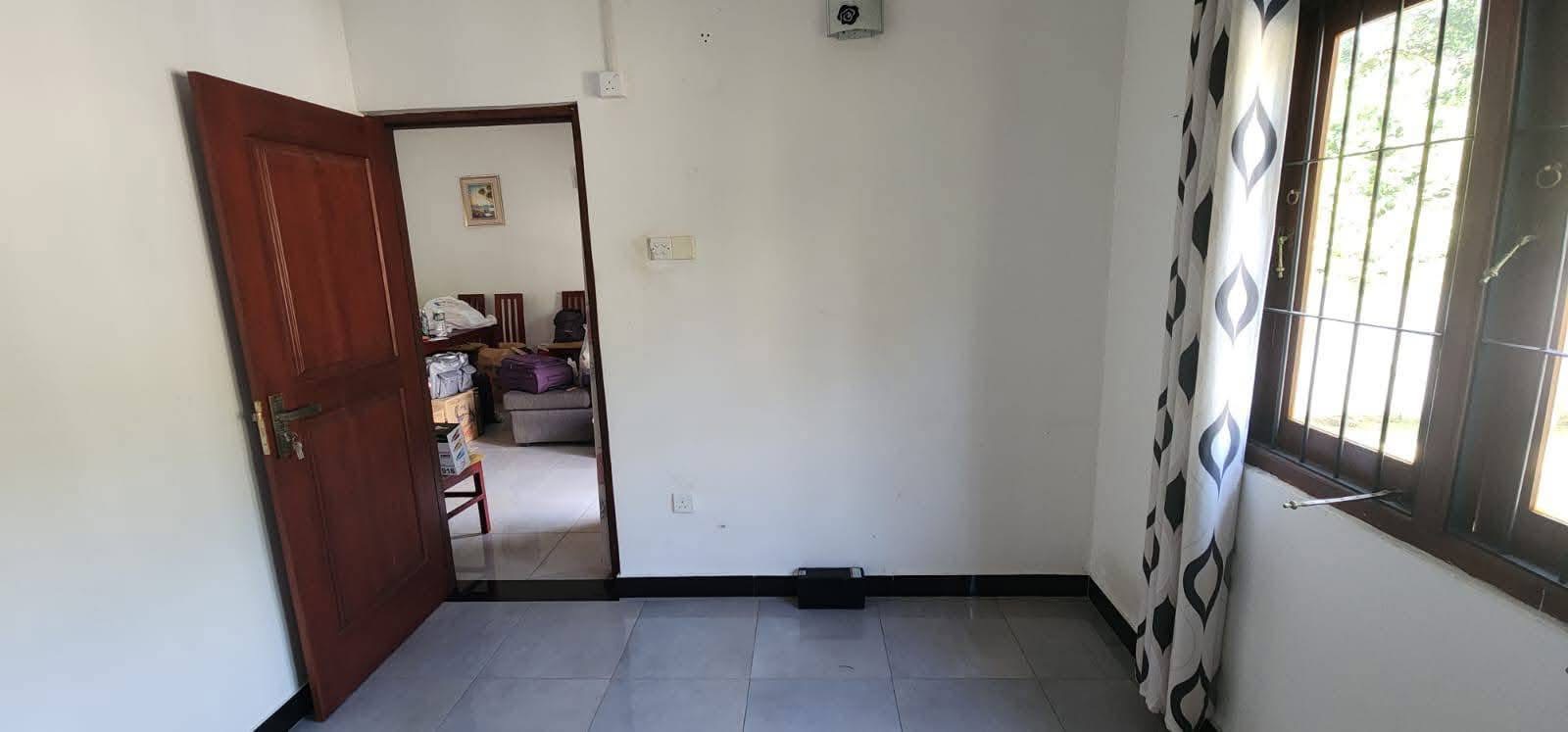 House for Sale in Athurugiriya