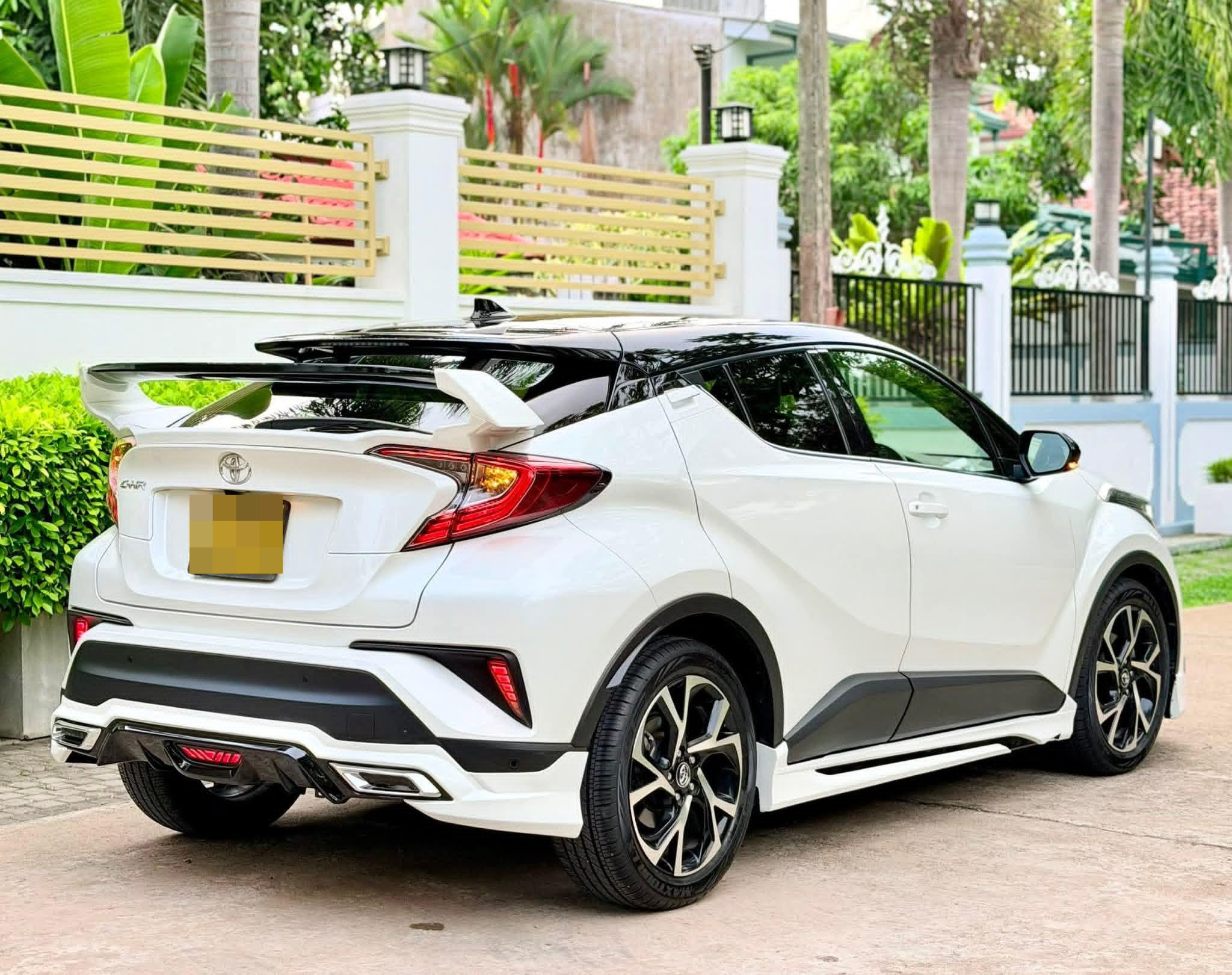 Toyota CHR 2018 - භාවිතා කරන ලද SUV රථය sale in Sri Lanka - patpat.lk