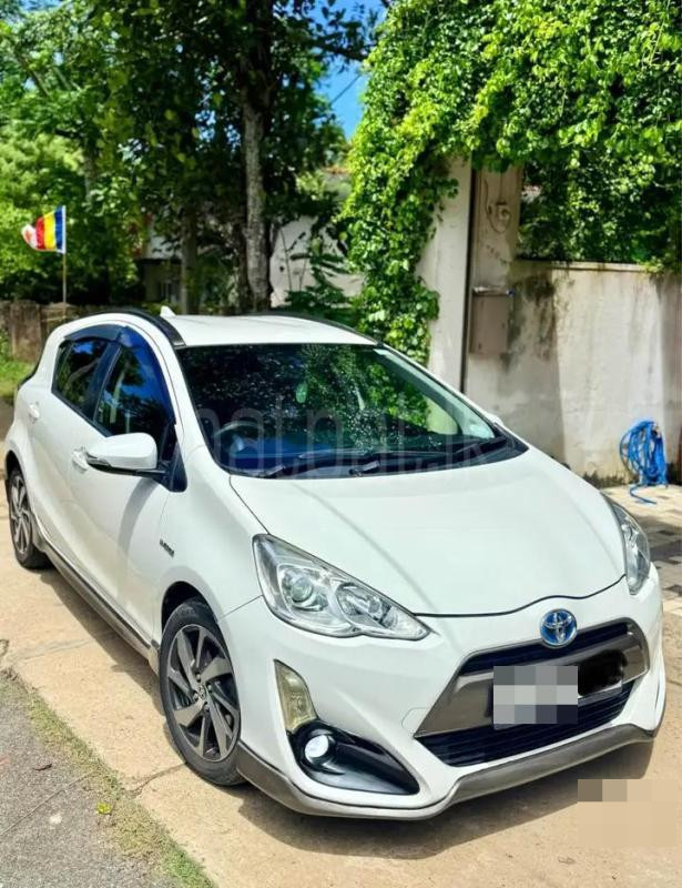Toyota Aqua 2015 - பயன்படுத்தப்பட்டது கார் sale in Sri Lanka - patpat.lk