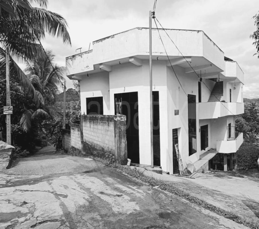 Building for Sale in Adampan