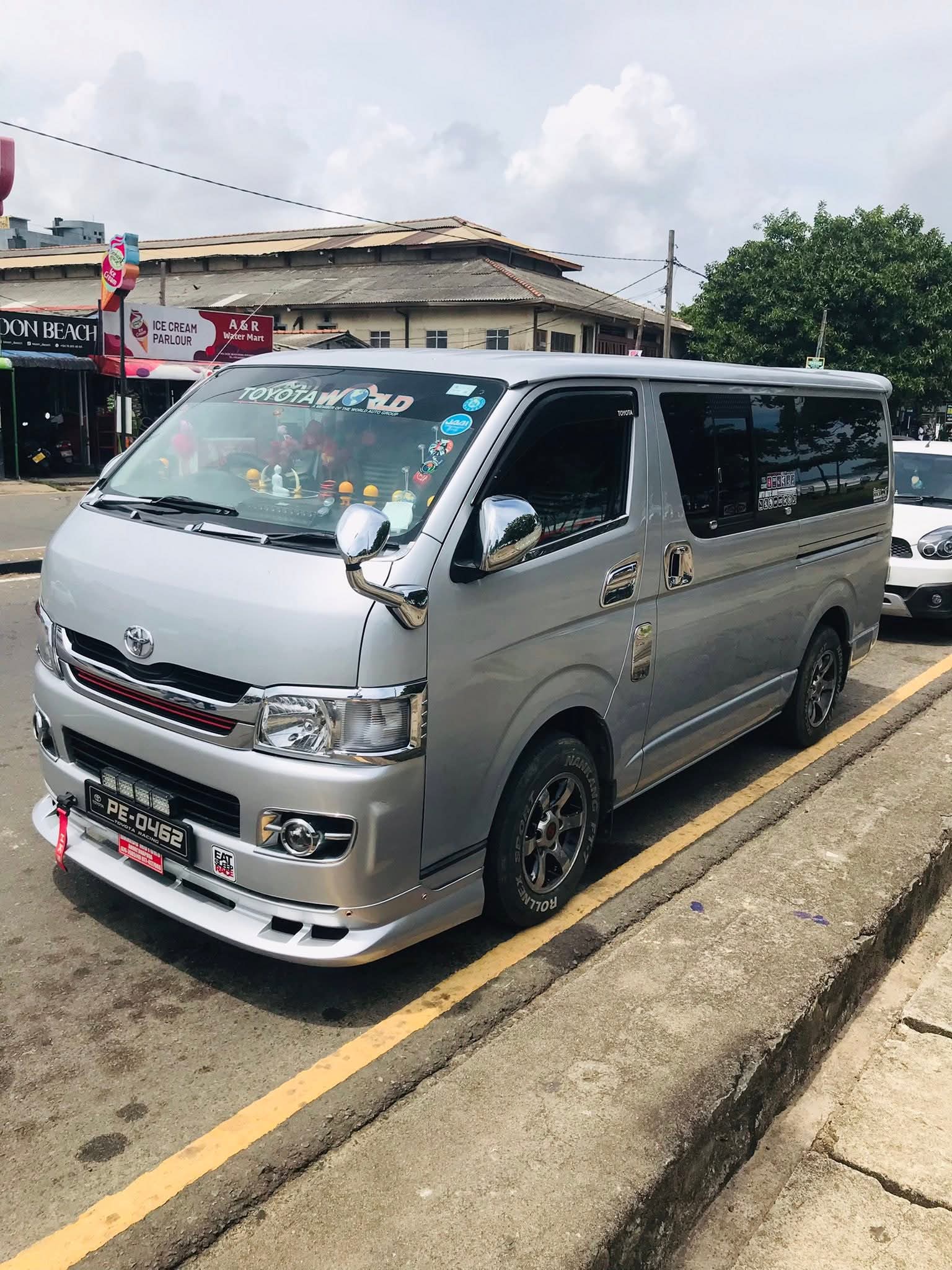 Toyota Hiace 2007 - භාවිතා කරන ලද වෑන් රථය sale in Sri Lanka - patpat.lk