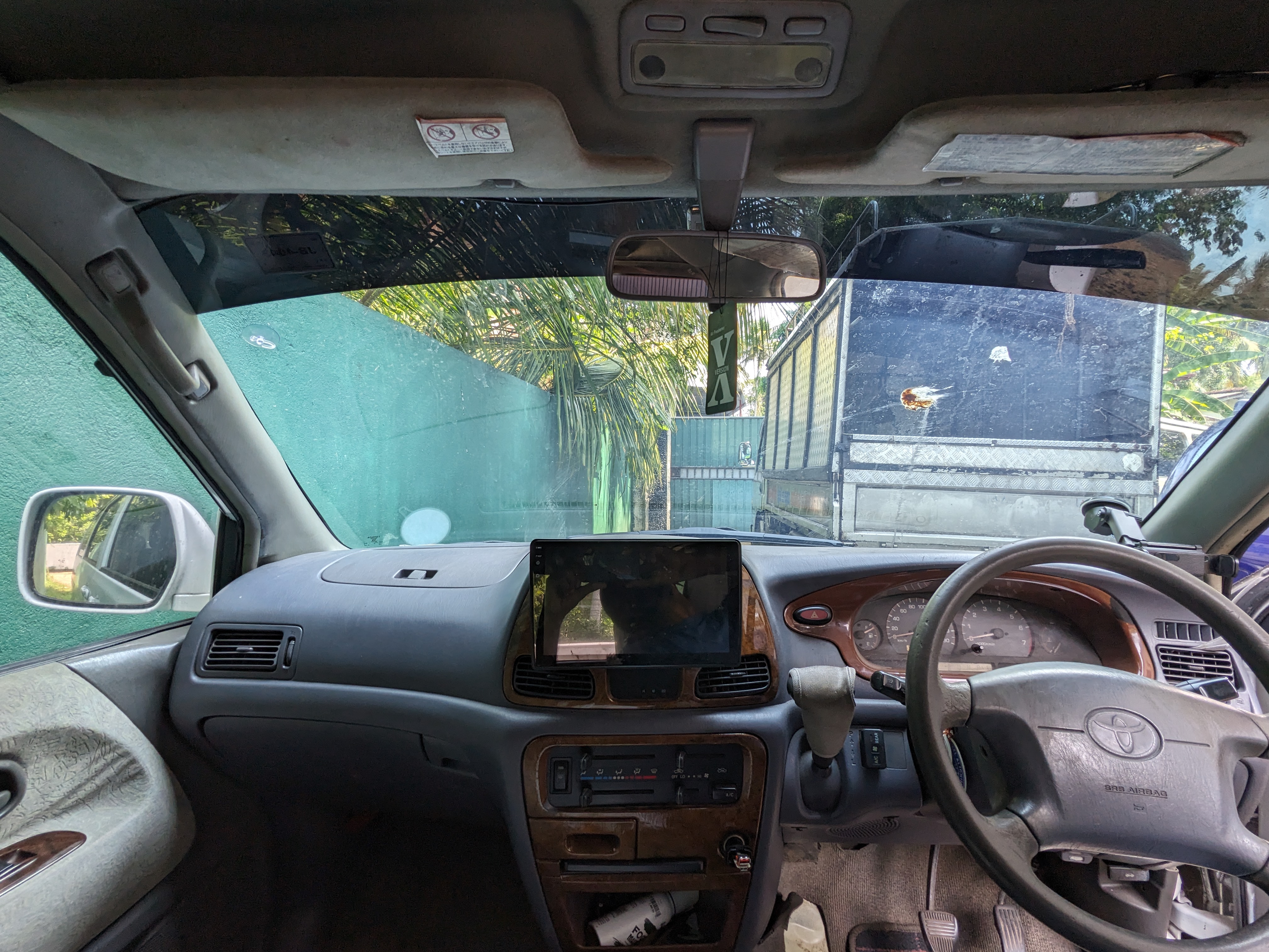 Toyota Noah 1998 - Used Van sale in Sri Lanka - patpat.lk