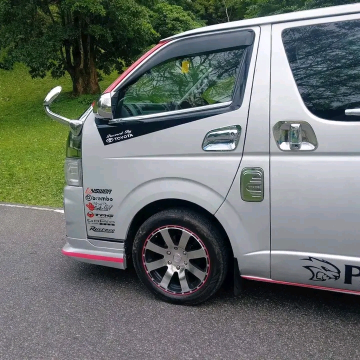 Toyota Hiace 2011 - பயன்படுத்தப்பட்டது வேன் sale in Sri Lanka - patpat.lk