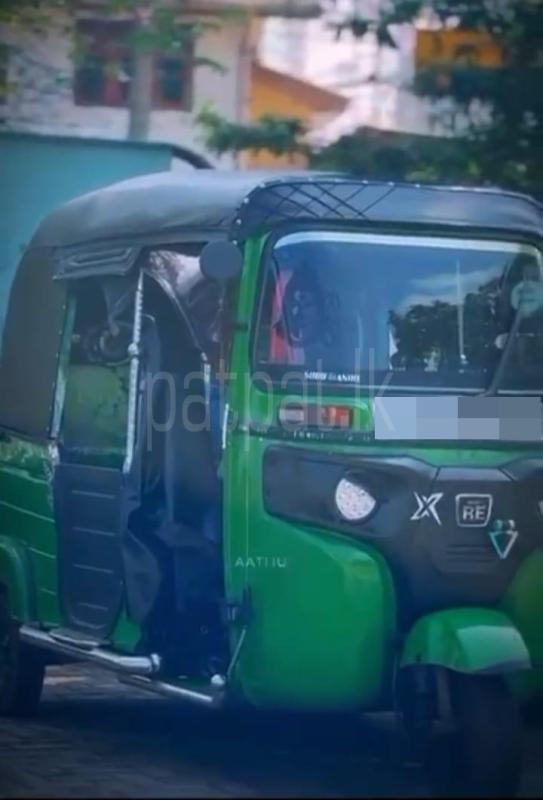 Bajaj 4 stroke 2015 - பயன்படுத்தப்பட்டது முச்சக்கர வண்டி sale in Sri Lanka - patpat.lk