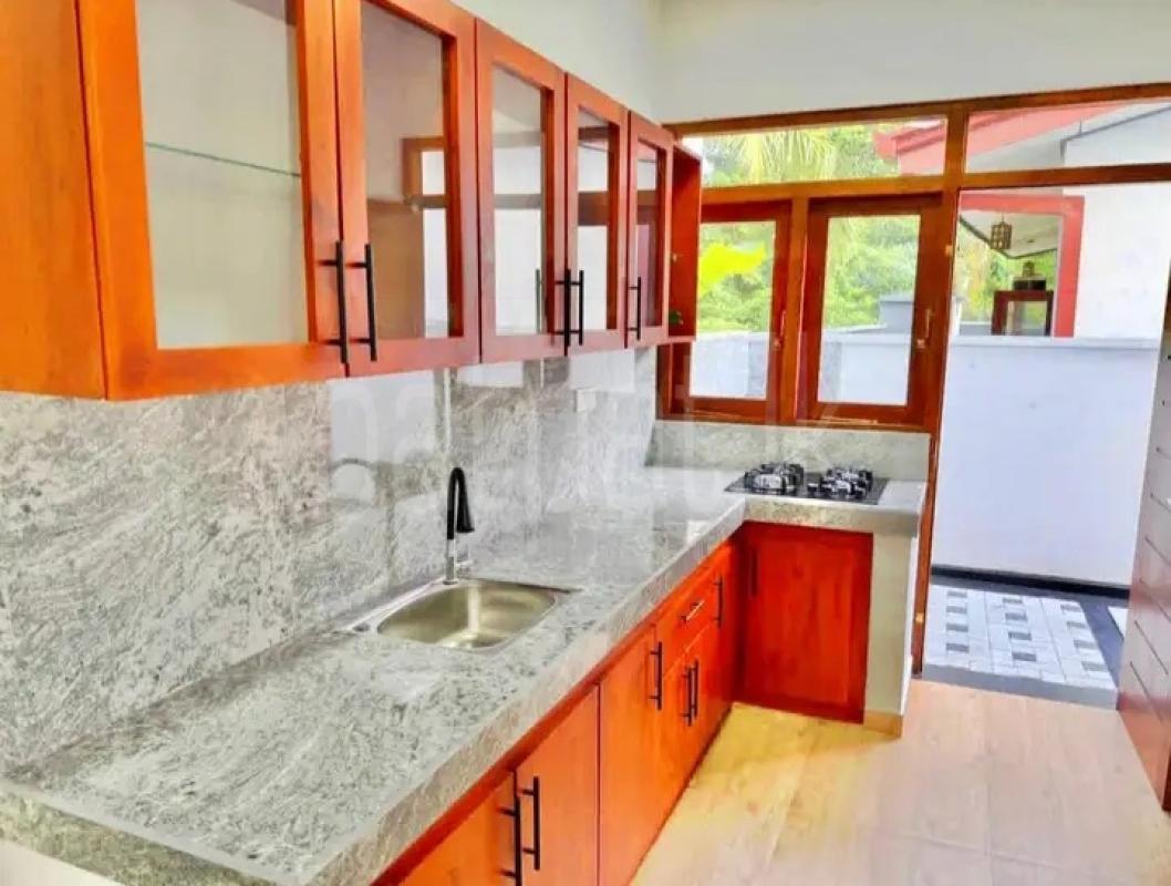 House for Sale in Athurugiriya
