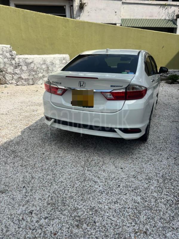 Honda Grace 2018 - භාවිතා කරන ලද කාර් sale in Sri Lanka - patpat.lk