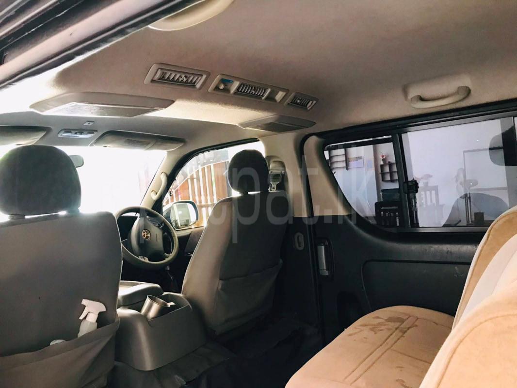 Toyota Hiace 2006 - பயன்படுத்தப்பட்டது வேன் sale in Sri Lanka - patpat.lk