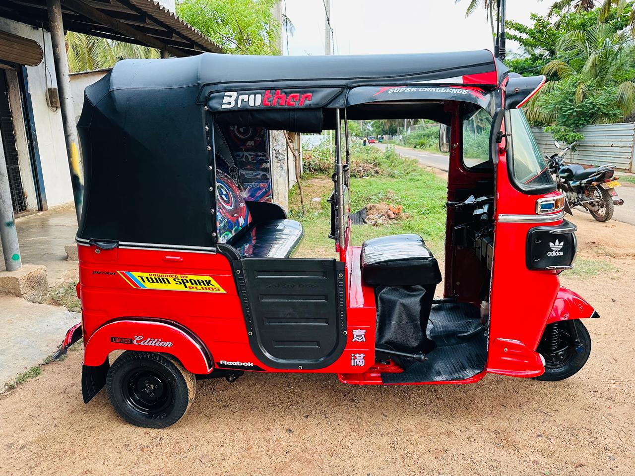 Bajaj Three Wheel 2015 - பயன்படுத்தப்பட்டது முச்சக்கர வண்டி sale in Sri Lanka - patpat.lk