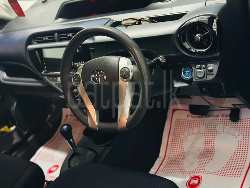 Toyota Aqua 2016 - பயன்படுத்தப்பட்டது கார் sale in Sri Lanka - patpat.lk