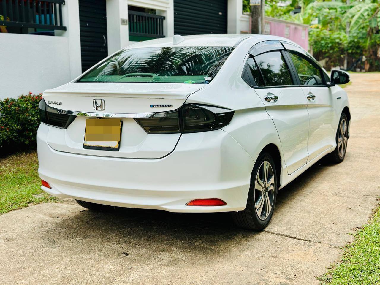 Honda Grace 2015 - භාවිතා කරන ලද කාර් sale in Sri Lanka - patpat.lk