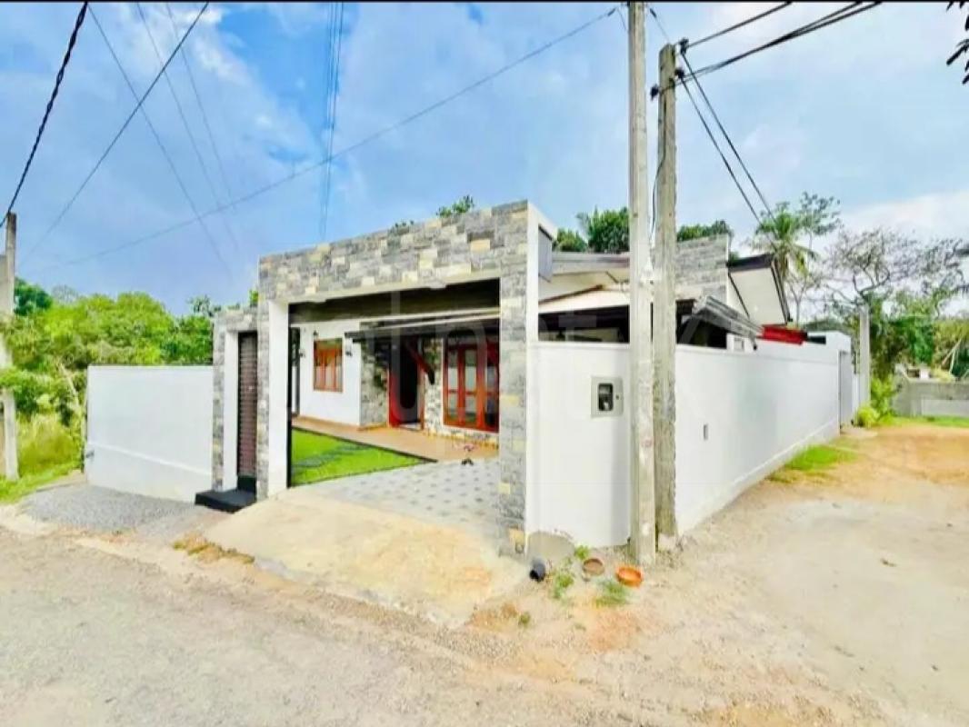 House for Sale in Athurugiriya ads-image-1