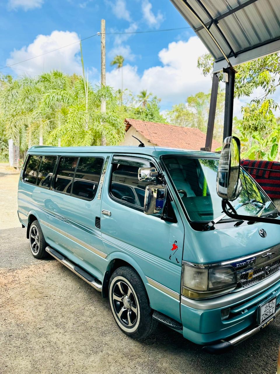 Toyota Super GL 2002 - பயன்படுத்தப்பட்டது வேன் sale in Sri Lanka - patpat.lk