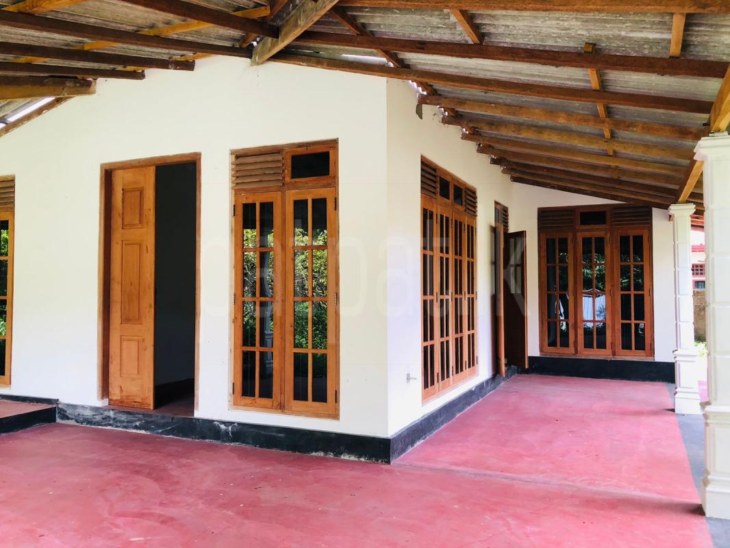 House for Sale in Minuwangoda ads-image-1