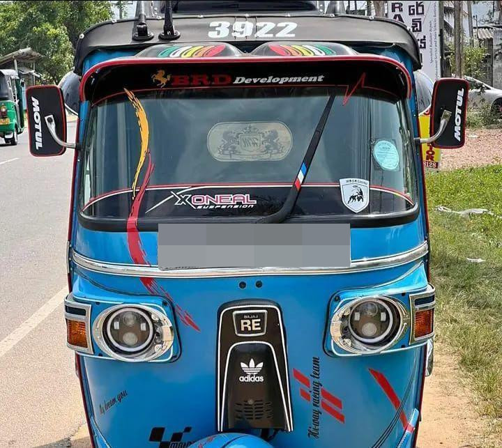 Bajaj Three Wheel 2010 ads-image-1