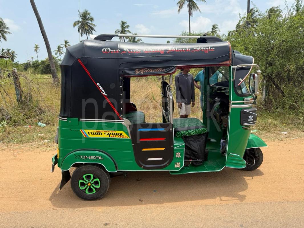 Bajaj Three Wheel 2014 - பயன்படுத்தப்பட்டது முச்சக்கர வண்டி sale in Sri Lanka - patpat.lk
