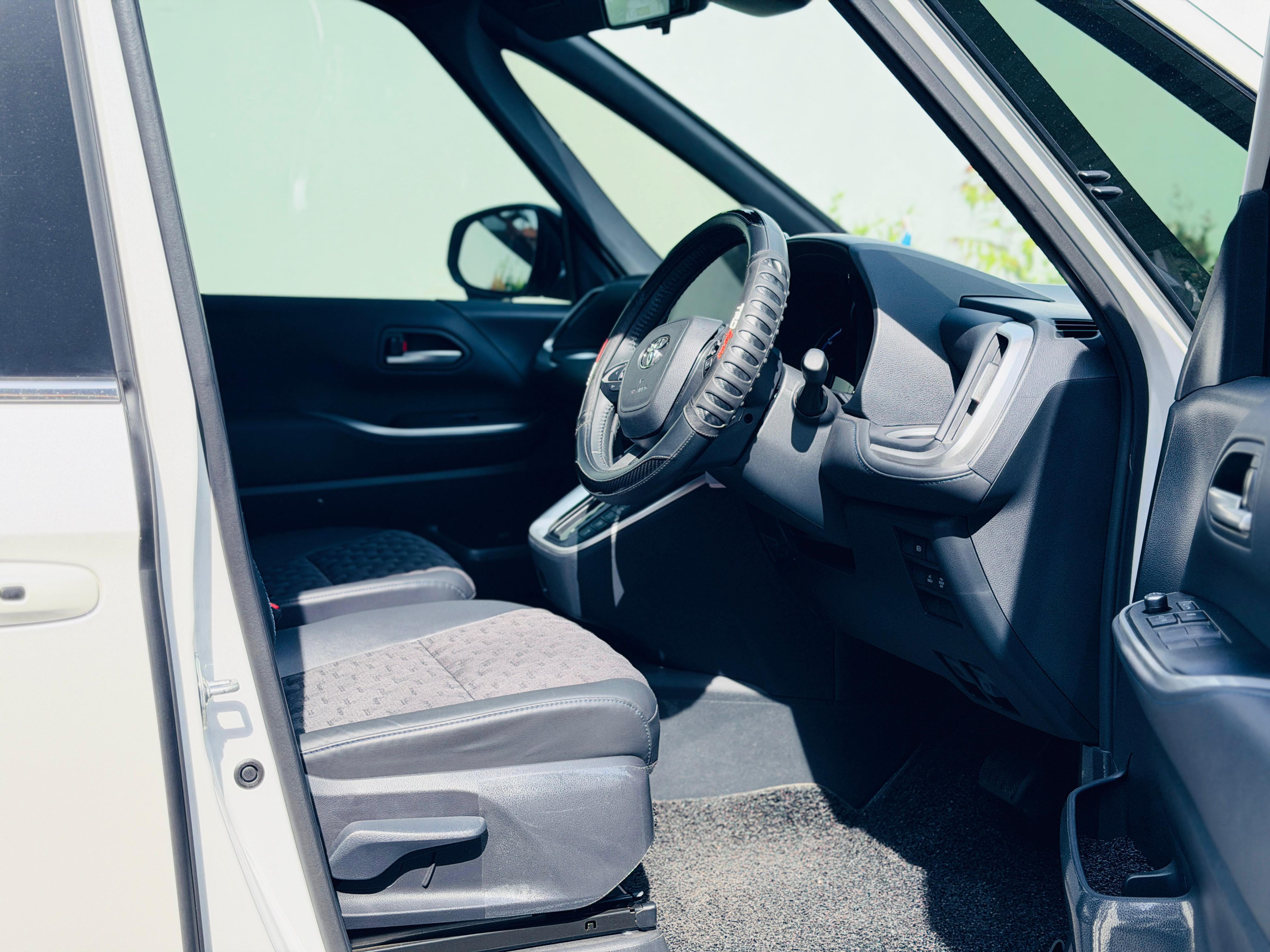 Toyota Voxy 2025 - சான்றளிக்கப்பட்டது வேன் sale in Sri Lanka - patpat.lk