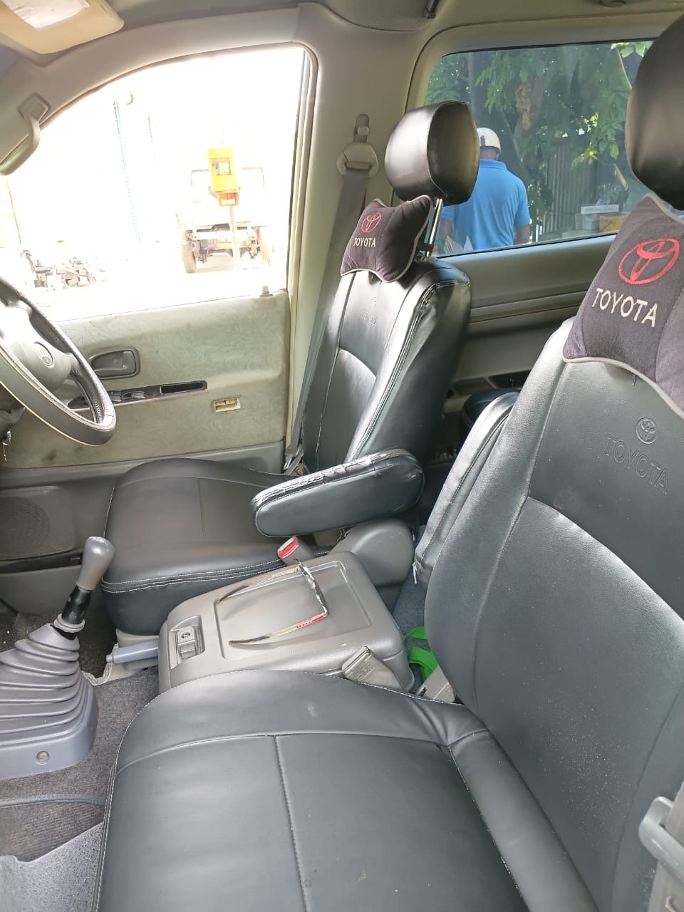 Toyota NOHA 2006 - பயன்படுத்தப்பட்டது வேன் sale in Sri Lanka - patpat.lk