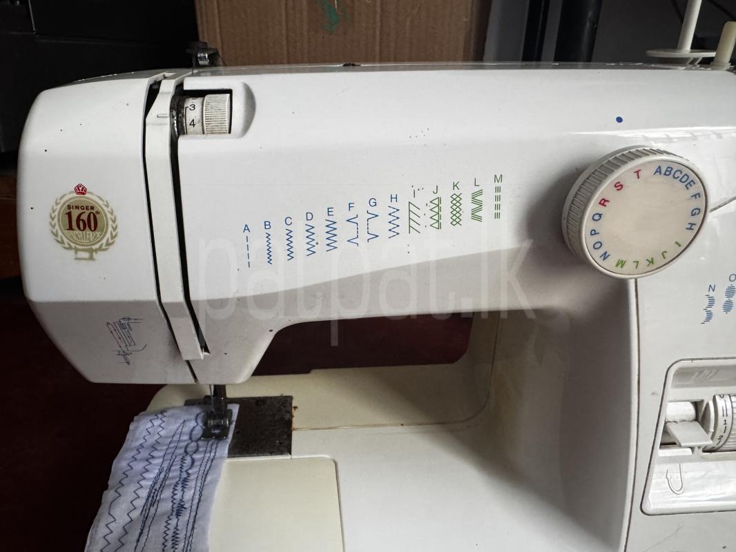 Singer Portable 8215 Sewing Machine