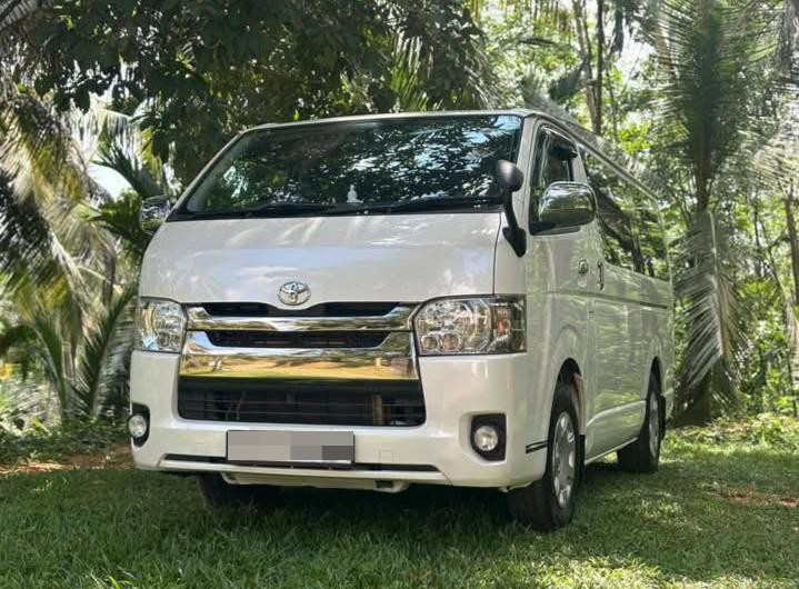 Toyota Hiace 2015