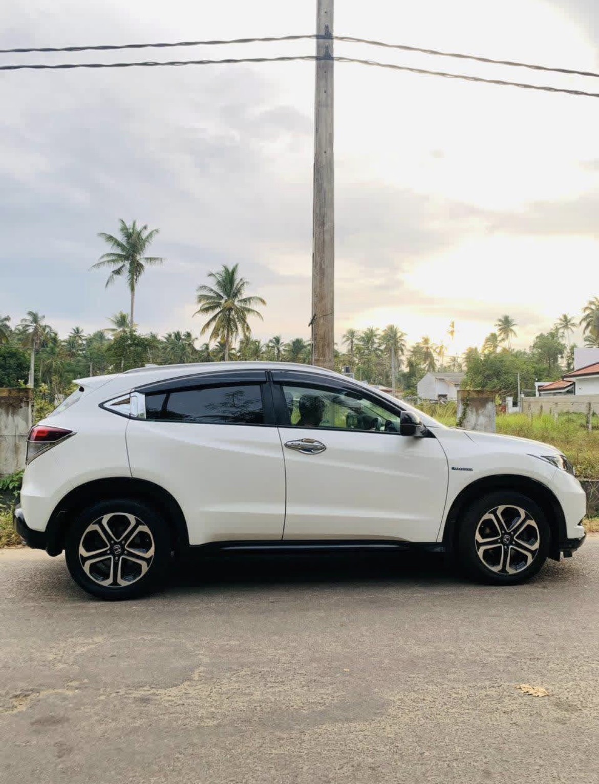 Honda Vezel 2014 - பயன்படுத்தப்பட்டது SUV sale in Sri Lanka - patpat.lk