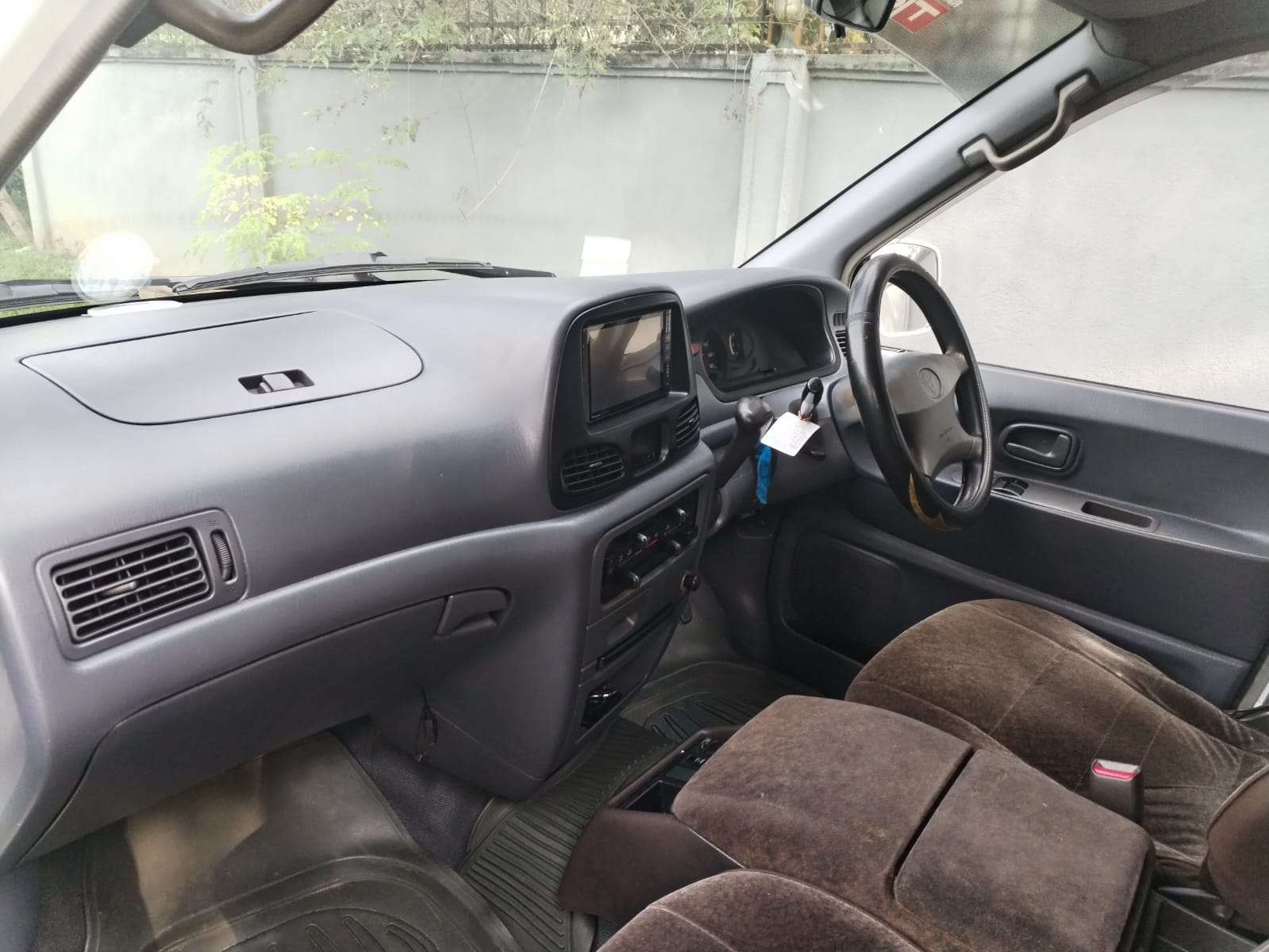 Toyota NOHA 2001 - பயன்படுத்தப்பட்டது வேன் sale in Sri Lanka - patpat.lk